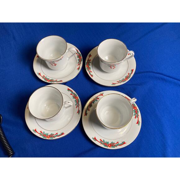 Poinsettia and Ribbons 8 Piece Tea/ Coffe Cup and Plate Set with Storage Case - Picture 4 of 13